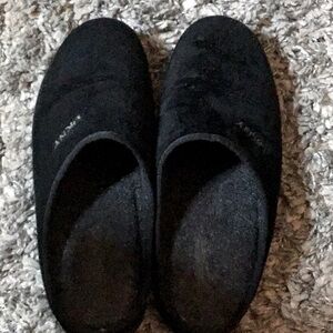 DKNY LADIES BLACK SLIP IN SHOES. SUEDE WITH RUBBER SOLES SZ 37-38. EUC.